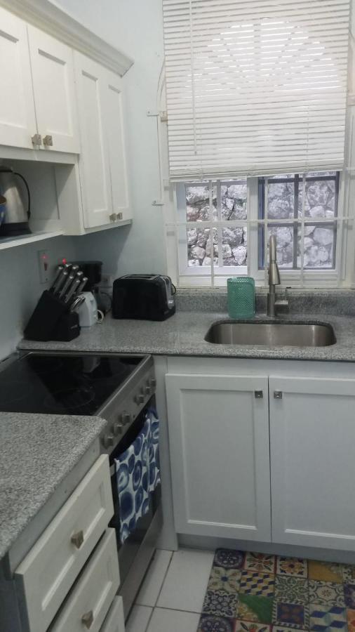 Secluded Studio@Sky Castles, Columbus Heights, オーチョ・リオス エクステリア 写真